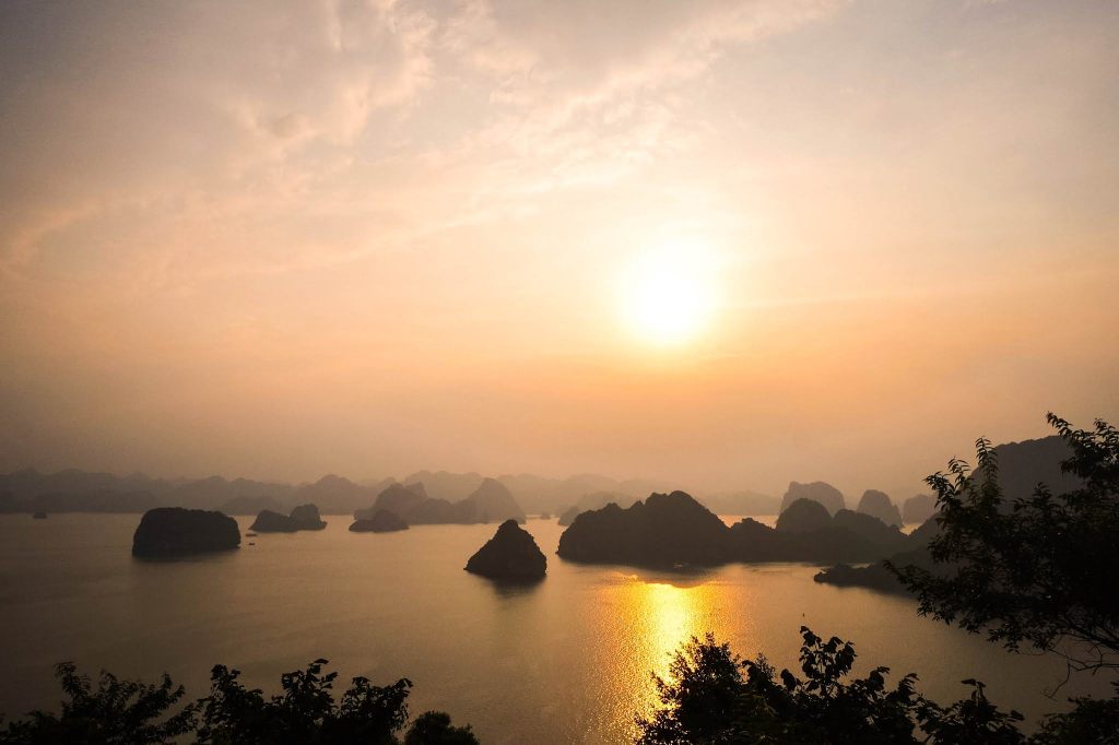 Malvina Dunder blog rozwój osobisty, relacje, podróże Wietnam zatoka Ha long łódź wycieczka widok
